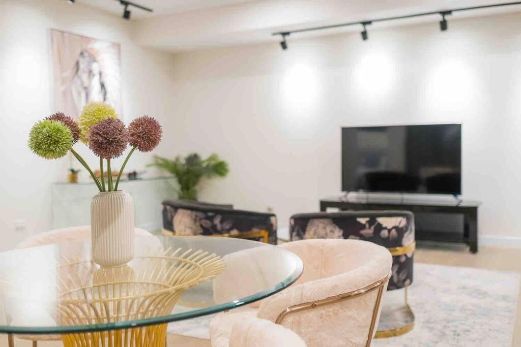 Luxury 3 Bedroom Apartment In Ryde Сидни Екстериор снимка