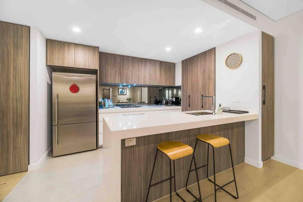 Luxury 3 Bedroom Apartment In Ryde Сидни Екстериор снимка