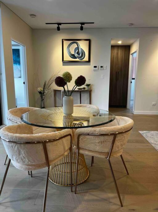 Luxury 3 Bedroom Apartment In Ryde Сидни Екстериор снимка